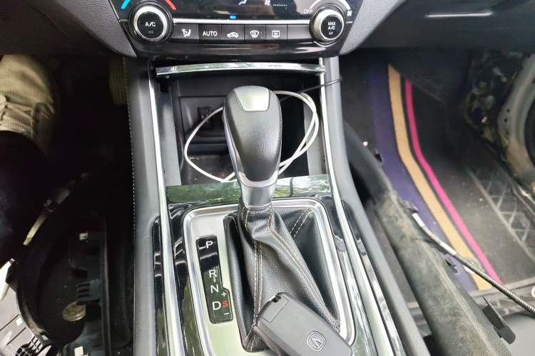 Used CHANGAN Eado 2019 High-Energy Edition 1.6L GDI Automatic Pioneer Model China VI Standard Gear Lever