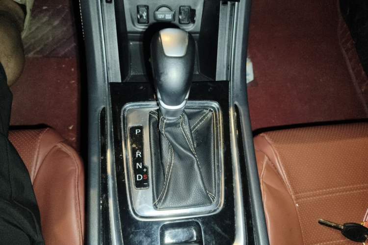 Used CHANGAN Eado 2019 High-Energy Edition 1.6L GDI Automatic Pioneer Model China VI Standard Gear Lever