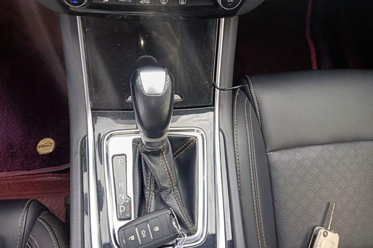 Used CHANGAN Eado 2019 High-Energy Edition 1.6L GDI Automatic Pioneer Model China VI Standard Gear Lever