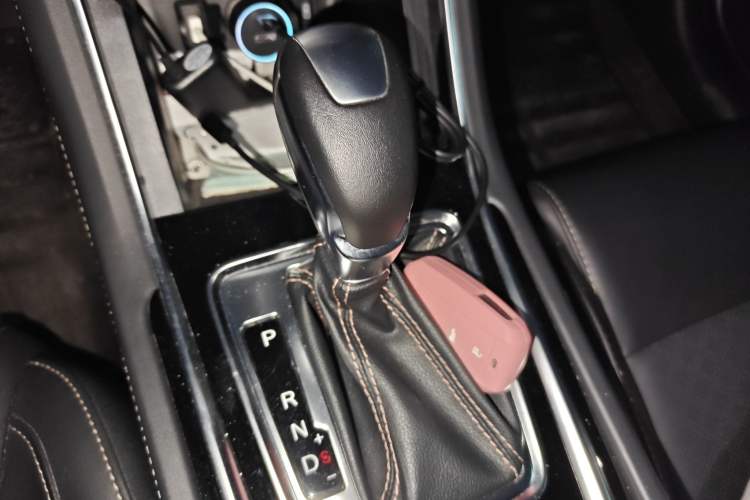 Used CHANGAN Eado 2019 High-Energy Edition 1.6L GDI Automatic Pioneer Model China VI Standard Gear Lever