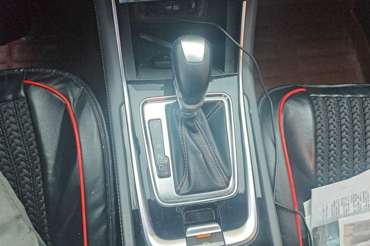 Used CHANGAN Eado 2019 High-Energy Edition 1.6L GDI Automatic Pioneer Model China VI Standard Gear Lever