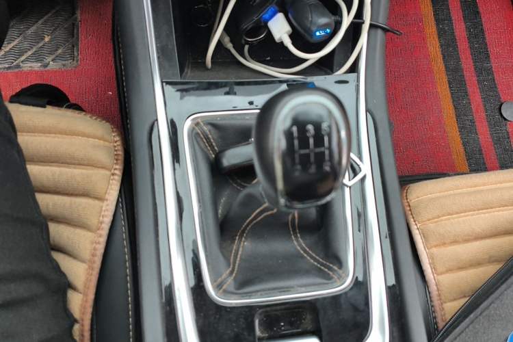 Used CHANGAN Eado 2019 High-Energy Edition 1.6L GDI Manual Pioneer Model China VI Standard Gear Lever