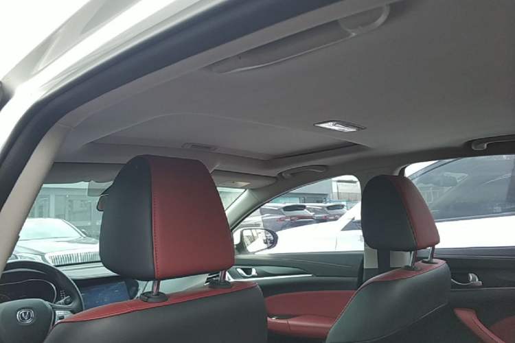 Used CHANGAN Eado 2019 Blue Whale Edition 280T GDI DCT Light-Speed Model Headliner