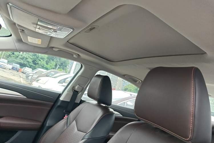 Used CHANGAN Eado 2019 High-Energy Edition 1.6L GDI Automatic Lingfeng Model China VI Standard Headliner