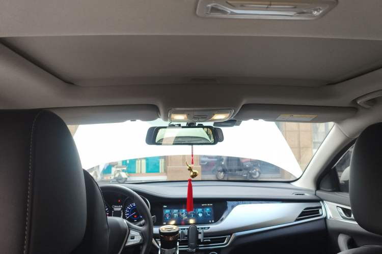 Used CHANGAN Eado 2019 High-Energy Edition 1.6L GDI Manual Pioneer Model China VI Standard Headliner