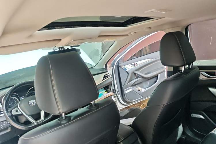 Used CHANGAN Eado 2019 High-Energy Edition 1.6L GDI Manual Pioneer Model China VI Standard Headliner