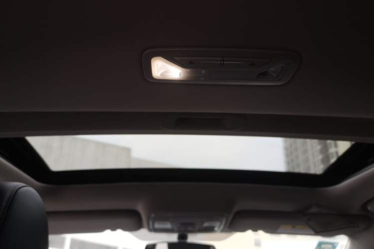 Used CHANGAN Eado 2019 High-Energy Edition 1.6L GDI Manual Pioneer Model China VI Standard Headliner