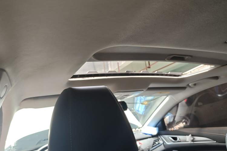 Used CHANGAN Eado 2019 High-Energy Edition 1.6L GDI Manual Pioneer Model China VI Standard Headliner