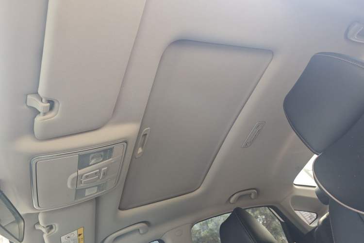 Used CHANGAN Eado 2019 High-Energy Edition 1.6L GDI Automatic Pioneer Model China VI Standard Headliner