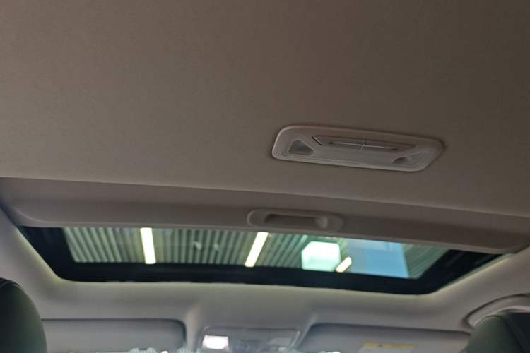 Used CHANGAN Eado 2019 High-Energy Edition 1.6L GDI Manual Pioneer Model China VI Standard Headliner