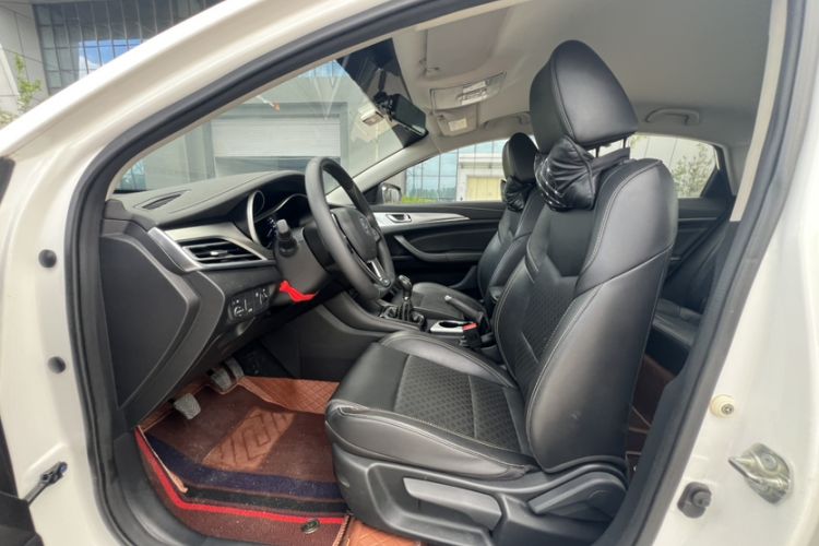 Used CHANGAN Eado 2019 1.6L GDI Manual Value Edition China VI Standard Interior 1