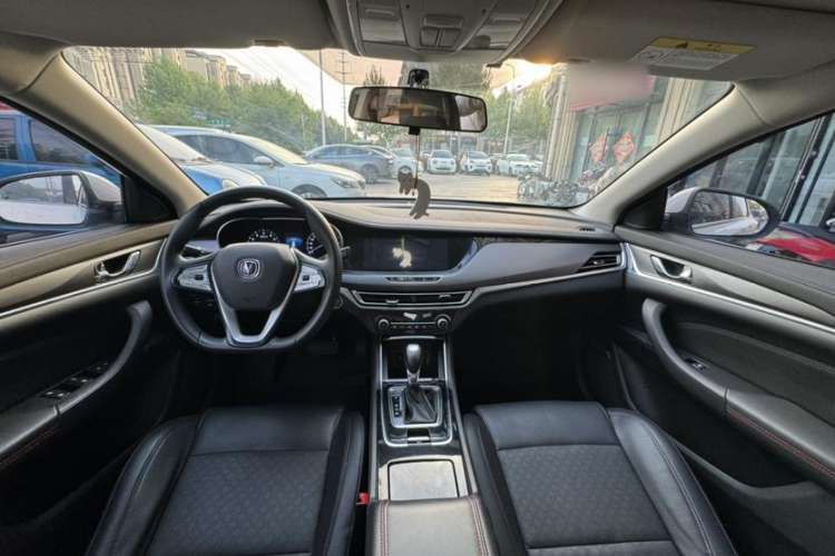 Used CHANGAN Eado 2019 Blue Whale Edition 280T GDI DCT High-Speed Model Interior 1