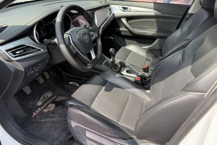 Used CHANGAN Eado 2019 1.6L GDI Manual Value Edition China VI Standard Interior 1
