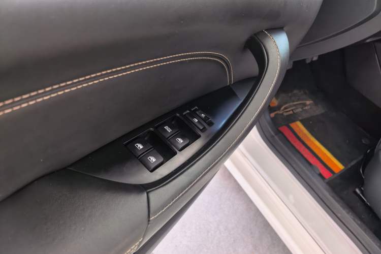 Used CHANGAN Eado 2019 High-Energy Edition 1.6L GDI Manual Pioneer Model China VI Standard Interior 1