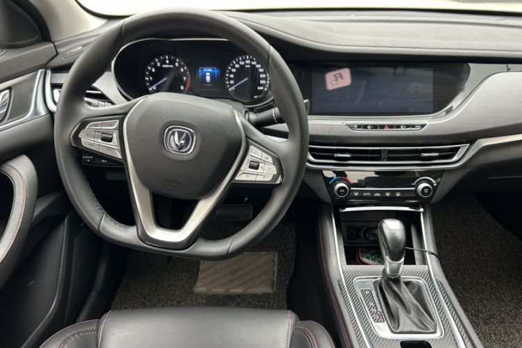 Used CHANGAN Eado 2019 Blue Whale Edition 280T GDI DCT High-Speed Model Interior 2