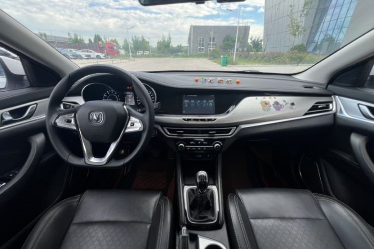 Used CHANGAN Eado 2019 1.6L GDI Manual Value Edition China VI Standard Interior 2