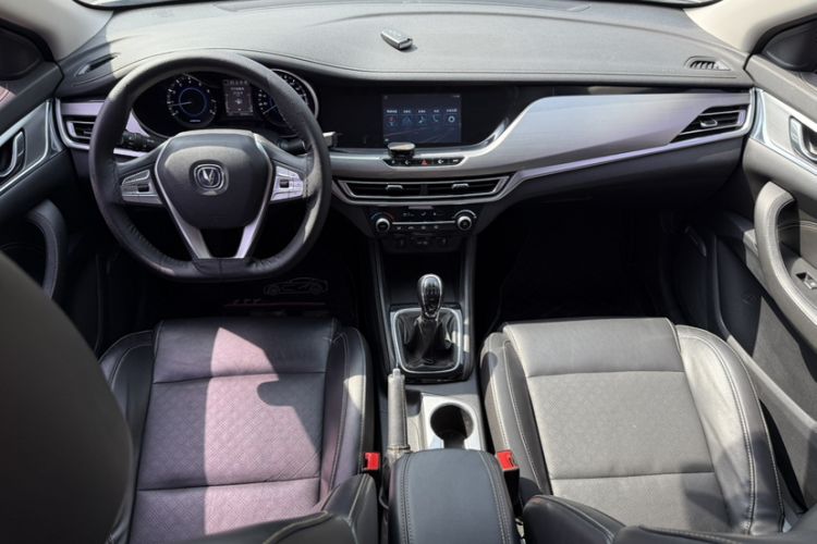 Used CHANGAN Eado 2019 1.6L GDI Manual Value Edition China VI Standard Interior 2