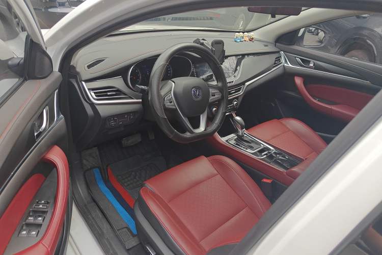 Used CHANGAN Eado 2019 Blue Whale Edition 280T GDI DCT High-Speed Model Interior 2