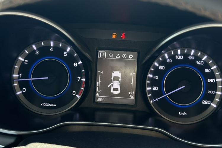 Used CHANGAN Eado 2019 High-Energy Edition 1.6L GDI Automatic Zhenfeng Model China VI Standard Interior 3