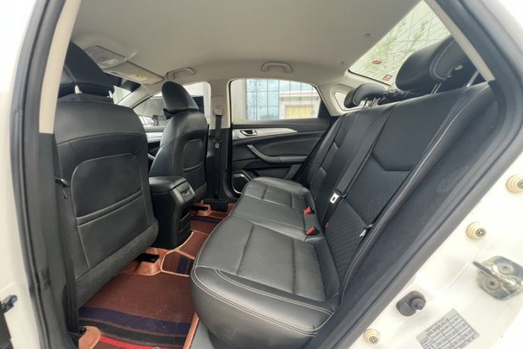 Used CHANGAN Eado 2019 1.6L GDI Manual Value Edition China VI Standard Interior 3