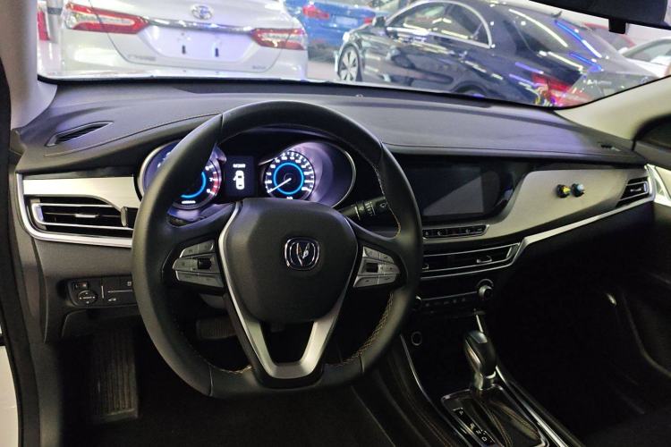 Used CHANGAN Eado 2019 High-Energy Edition 1.6L GDI Automatic Pioneer Model China VI Standard Interior 3