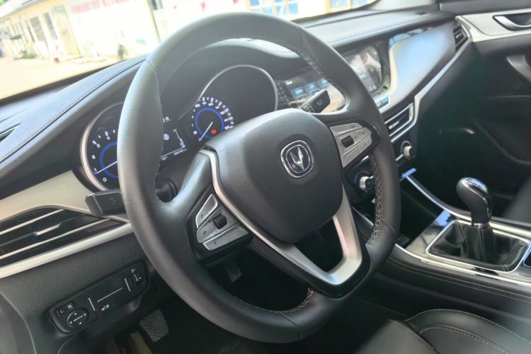 Used CHANGAN Eado 2019 High-Energy Edition 1.6L GDI Manual Pioneer Model China VI Standard Interior 3