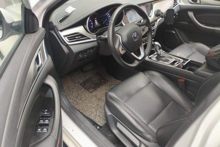 Used CHANGAN Eado 2019 High-Energy Edition 1.6L GDI Automatic Pioneer Model China VI Standard Interior 3
