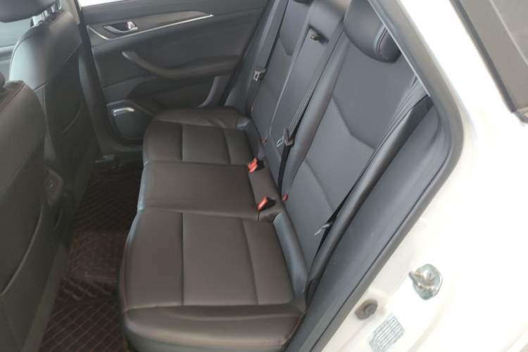 Used CHANGAN Eado 2019 Blue Whale Edition 280T GDI DCT High-Speed Model Interior 4