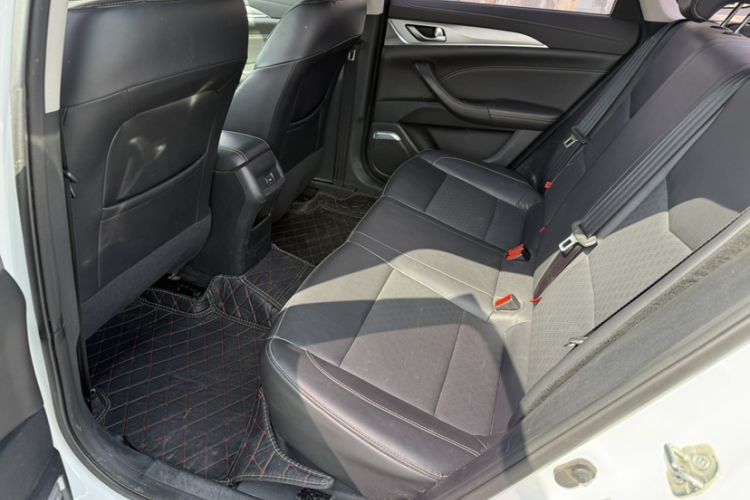 Used CHANGAN Eado 2019 1.6L GDI Manual Value Edition China VI Standard Interior 4