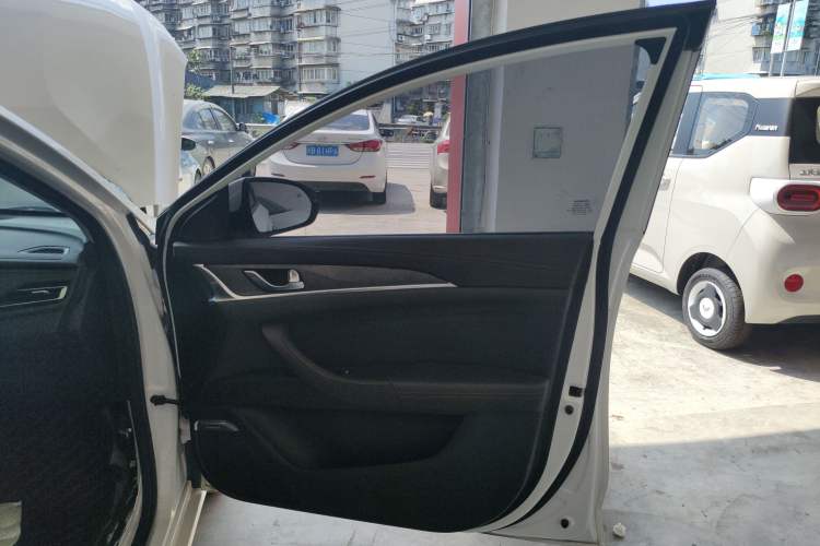 Used CHANGAN Eado 2019 Blue Whale Edition 280T GDI DCT High-Speed Model Interior 5