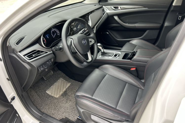 Used CHANGAN Eado 2019 Blue Whale Edition 280T GDI DCT High-Speed Model Interior 6