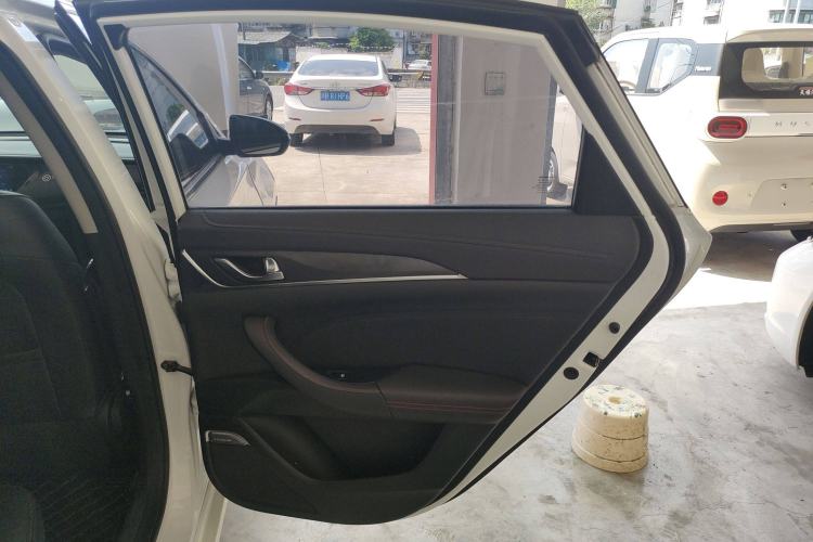 Used CHANGAN Eado 2019 Blue Whale Edition 280T GDI DCT High-Speed Model Interior 6