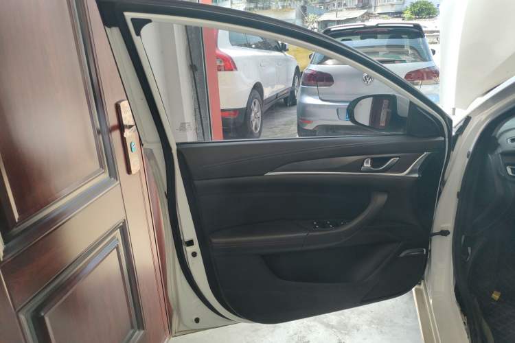 Used CHANGAN Eado 2019 Blue Whale Edition 280T GDI DCT High-Speed Model Interior 7