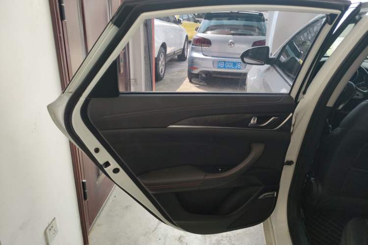 Used CHANGAN Eado 2019 Blue Whale Edition 280T GDI DCT High-Speed Model Interior 8