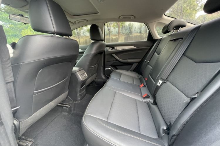 Used CHANGAN Eado 2019 High-Energy Edition 1.6L GDI Automatic Pioneer Model China VI Standard Interior 8