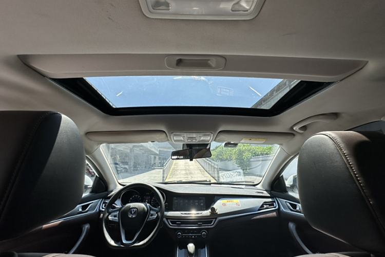 Used CHANGAN Eado 2019 High-Energy Edition 1.6L GDI Automatic Zhenfeng Model China VI Standard Interior 9