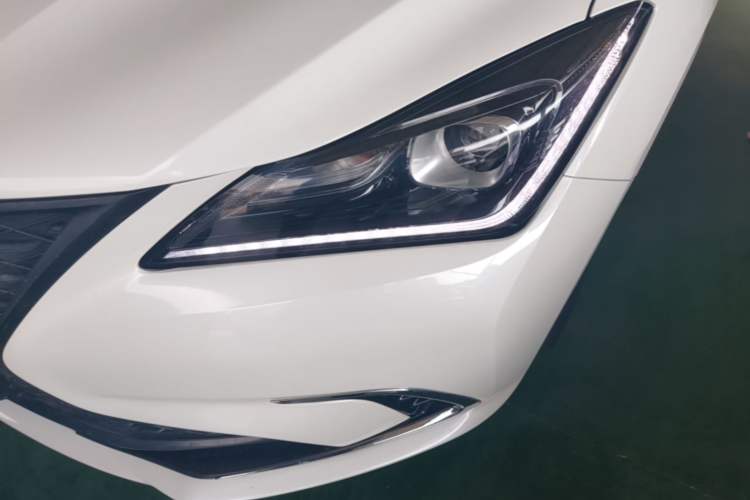 Used CHANGAN Eado 2019 Blue Whale Edition 280T GDI DCT High-Speed Model Left Front Headlight
