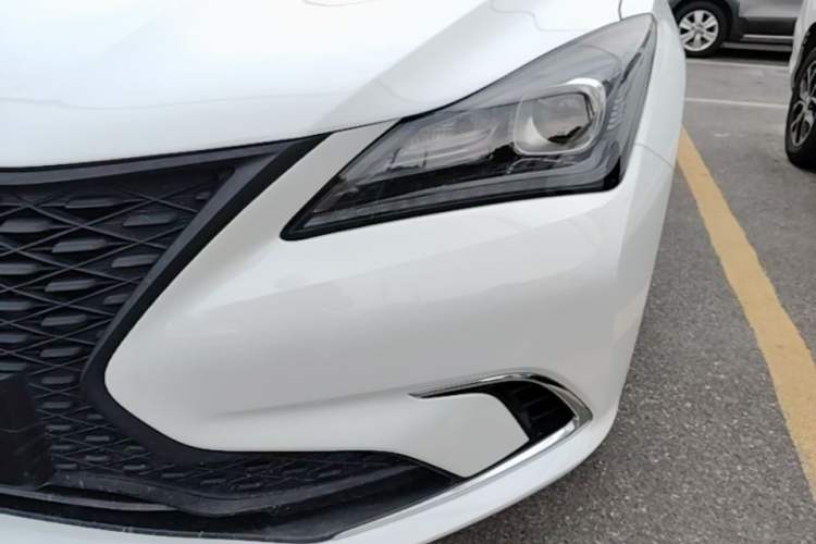 Used CHANGAN Eado 2019 Blue Whale Edition 280T GDI DCT High-Speed Model Left Front Headlight