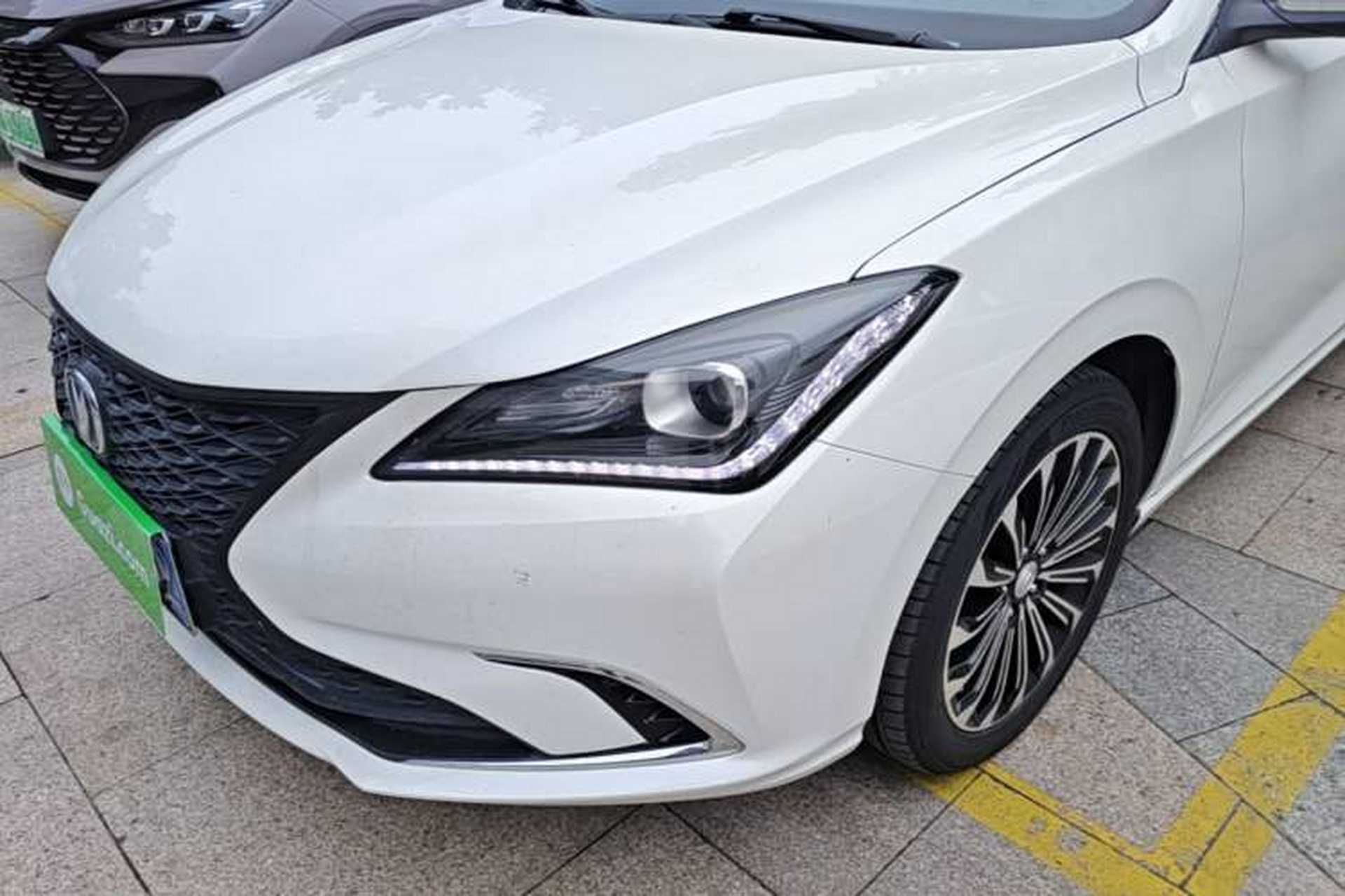 Used CHANGAN Eado 2019 Blue Whale Edition 280T GDI DCT High-Speed Model Left Front Headlight