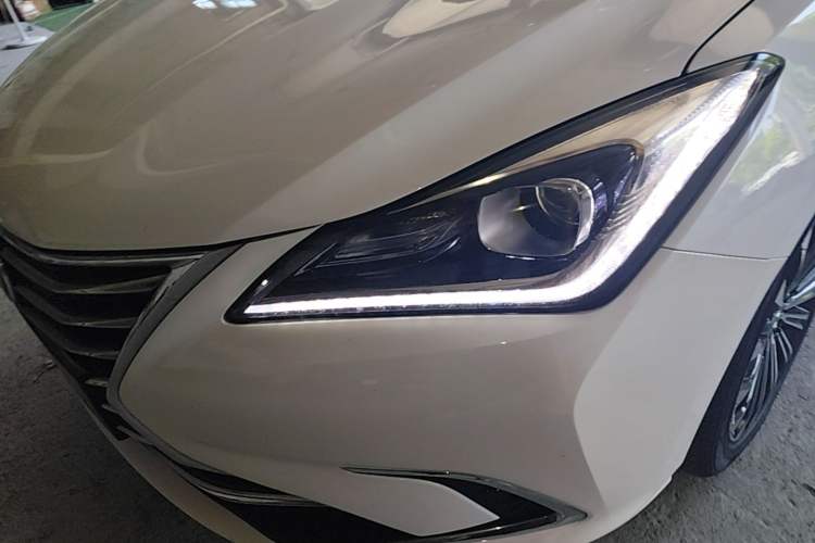 Used CHANGAN Eado 2019 Blue Whale Edition 280T GDI DCT Light-Speed Model Left Front Headlight