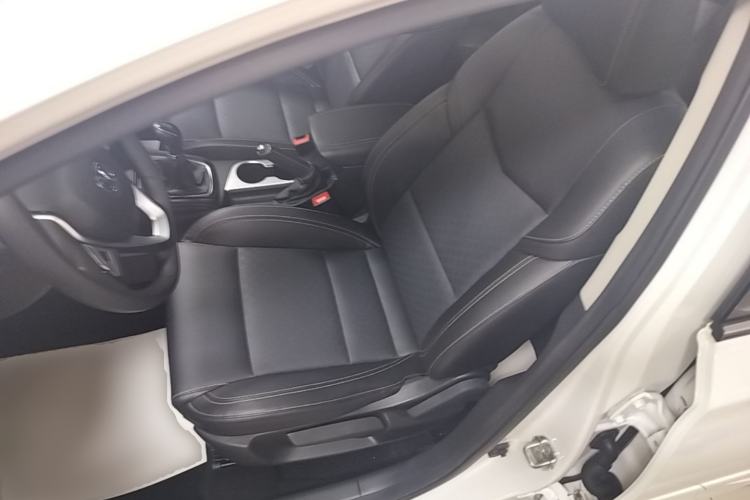 Used CHANGAN Eado 2019 1.6L GDI Manual Value Edition China VI Standard Left Front Seat