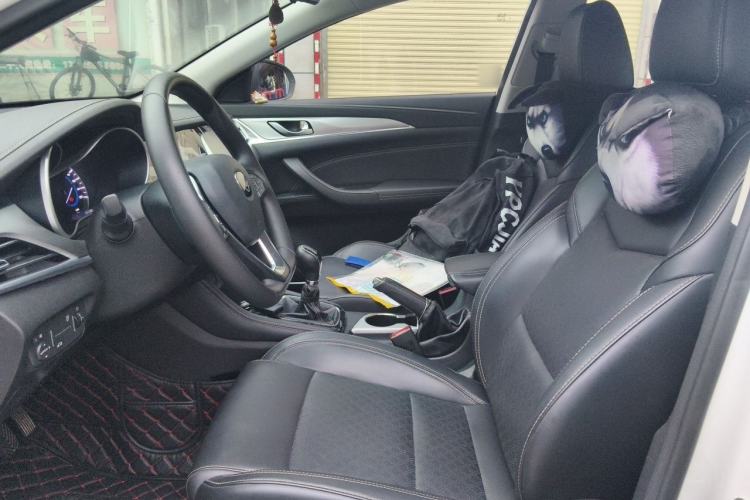 Used CHANGAN Eado 2019 1.6L GDI Manual Value Edition China VI Standard Left Front Seat