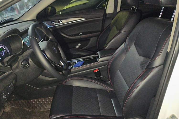 Used CHANGAN Eado 2019 Blue Whale Edition 280T GDI DCT High-Speed Model Left Front Seat