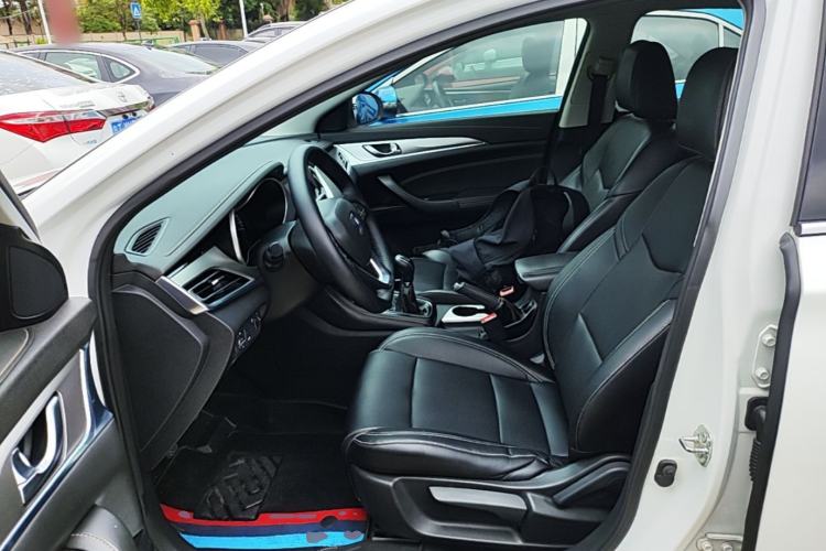 Used CHANGAN Eado 2019 1.6L GDI Manual Value Edition China VI Standard Left Front Seat