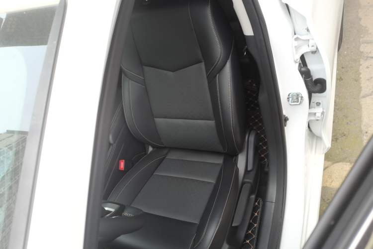 Used CHANGAN Eado 2019 High-Energy Edition 1.6L GDI Manual Pioneer Model China VI Standard Left Front Seat