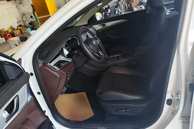 Used CHANGAN Eado 2019 Blue Whale Edition 280T GDI DCT Light-Speed Model Left Front Seat