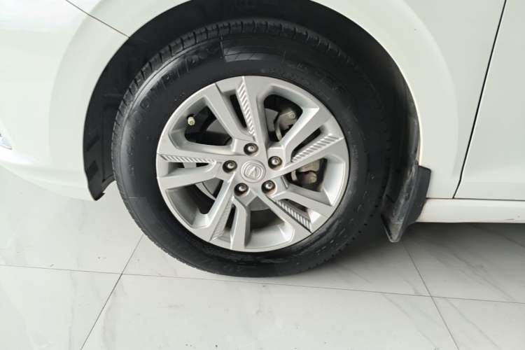 Used CHANGAN Eado 2019 1.6L GDI Manual Value Edition China VI Standard Left Front Wheel Hub
