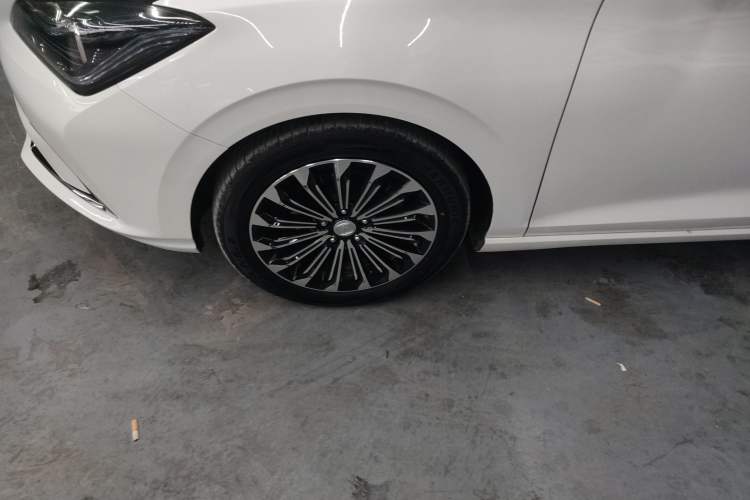 Used CHANGAN Eado 2019 Blue Whale Edition 280T GDI DCT Light-Speed Model Left Front Wheel Hub