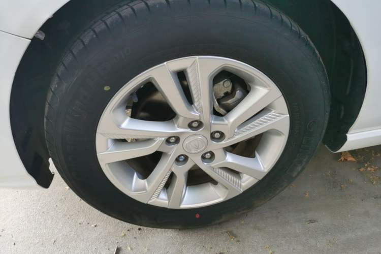 Used CHANGAN Eado 2019 1.6L GDI Manual Value Edition China VI Standard Left Front Wheel Hub
