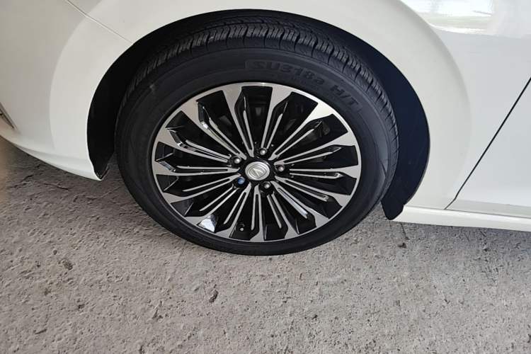 Used CHANGAN Eado 2019 Blue Whale Edition 280T GDI DCT Light-Speed Model Left Front Wheel Hub